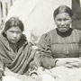 Photo d'un groupe de quatre femmes autochtones dans la réserve de l'Abitibi, juillet 1906