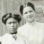 Photo de Mademoiselle Doherty et de ses élèves à l'île Bear, juillet 1906