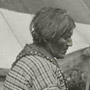 Photo d'une femme autochtone, Betsy, assise devant une tente à New Brunswick House, juillet 1906