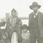 Photo d'un chef autochtone non identifié et de sa famille à Long Lake, juillet 1906